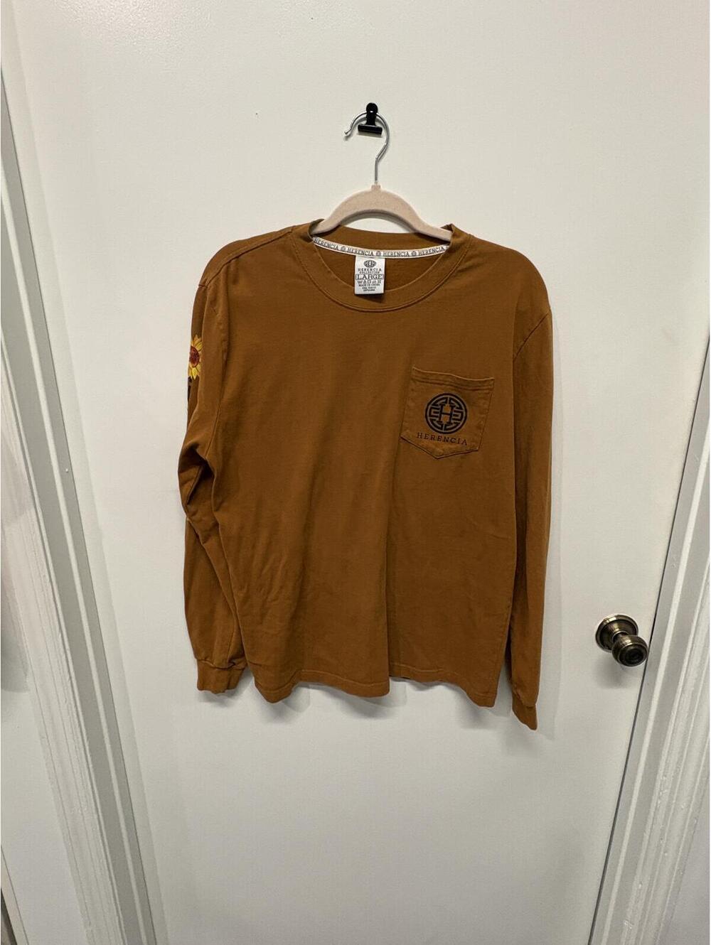 Herencia Collection Brown Long Sleeve Graphic Pocket Tee Size Large